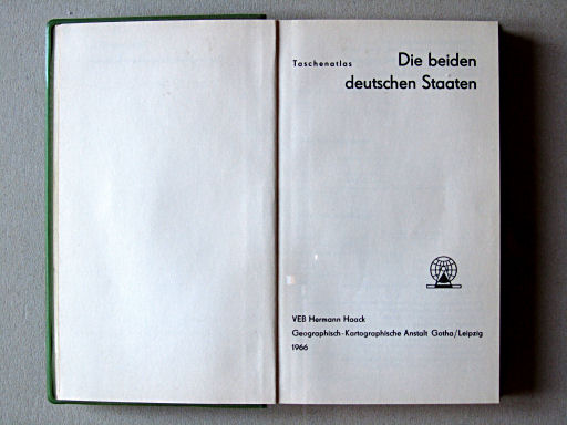 Die beiden deutschen Staaten, 1966
Titelpagina / Title page