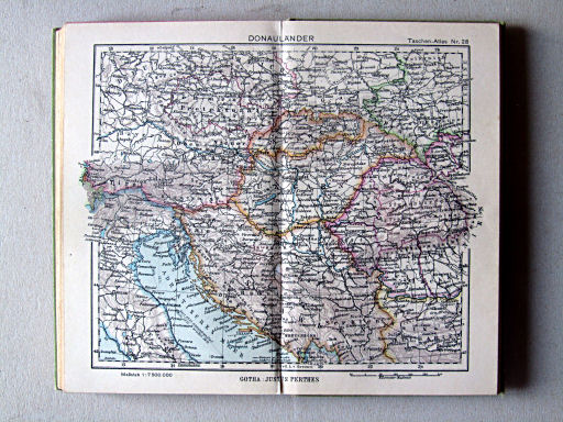 Perthes Taschenatlas der ganzen Welt (1940)
28. Donauländer