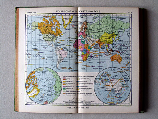 Perthes Taschenatlas der ganzen Welt (1944)
1. Politische Weltkarte und Pole