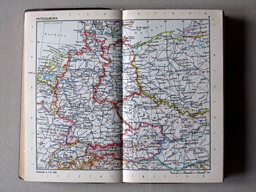 Die Erde Taschenatlas (1958)
3. Mitteleuropa